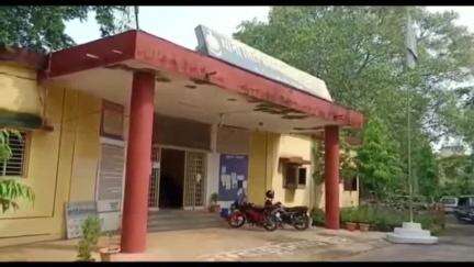 महासमुंद: साल्हे भाटा में बैटरी चोरी करने की कोशिश कर रहे एक व्यक्ति को लोगों ने पकड़ा, थाने में दर्ज हुई शिकायत