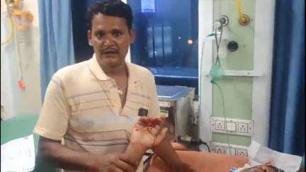 अररिया: रामपुर चौक के पास असंतुलित होकर पोल से टकराई बाइक, हादसे में बाइक सवार घायल