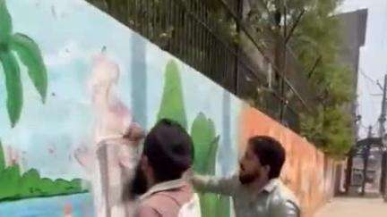 पानीपत: शहर की दीवारों पर बने भगवान राम के चित्र के नीचे शौच करते फोटो वायरल, राम भक्तों ने पेंट से ढके चित्र