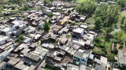 तुलसीपुर: पचपेड़वा थाना की पुलिस ने इंडो नेपाल बॉर्डर से सेट गांव में शांति व्यवस्था को लेकर किया पैदल गश्त