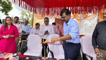 लातेहार: पांडेपुरा पंचायत में निशुल्क नेत्र जाँच शिविर का शुभारंभ उपायुक्त उत्कर्ष गुप्ता ने किया