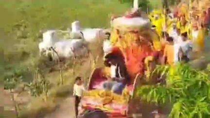 चकरनगर: गन्यावर गांव में 101 कलश भरकर निकाली गई भव्य शोभायात्रा, महायज्ञ प्रारम्भ