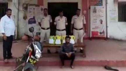 कोटा: कोटा SDOP ने दी जानकारी, मोटरसाइकिल से 20 लीटर अवैध महुआ शराब परिवहन करते 1 आरोपी को किया गिरफ्तार