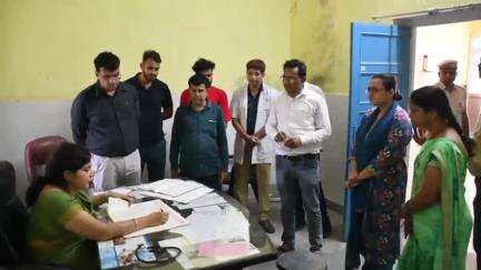 सवाई माधोपुर: सवाई माधोपुर के सामुदायिक स्वास्थ्य केंद्र सूरवाल एवं भाड़ोती का जिला कलक्टर ने किया निरीक्षण