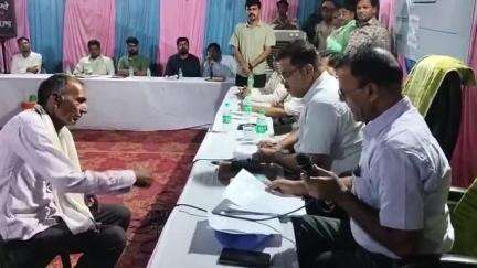 बदनोर में रात्रि चौपाल में जिला कलेक्टर ने सुनी ग्रामीणों की समस्याएं, मौके पर दिए समाधान के निर्देश