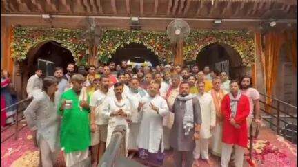 मथुरा: वृंदावन में बांके बिहारी ट्रस्ट और कॉरिडोर के विरोध में गोस्वामियों का प्रदर्शन