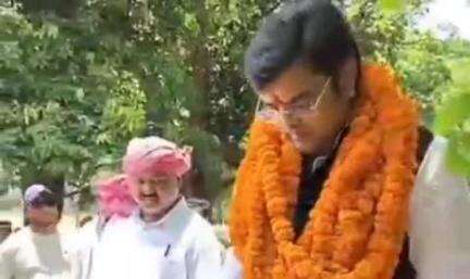 शोहरतगढ़: विधायक विनय वर्मा ने सरौता इंटरलॉकिंग से चंदनपुर की आईसीसी सड़क तक के इंटरलॉकिंग सड़क निर्माण कार्य का किया लोकार्पण