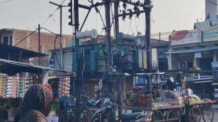गोरमी: गोरमी में आये दिन हो रही बिजली की कटौती से लोग हो रहे परेशान लोगों ने की शिकायत#jansmasya