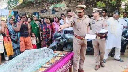रुदौली: लोधन पुरवा में 18 वर्षीय युवती का शव दुपट्टे के सहारे फांसी से लटकता मिला, पुलिस ने शव पीएम के लिए भेजा