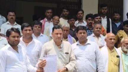 महावन: बलदेव क्षेत्र के प्रधानों के शोषण को लेकर प्रधान संगठन ने जिलाधिकारी से की शिकायत, सौंपा ज्ञापन