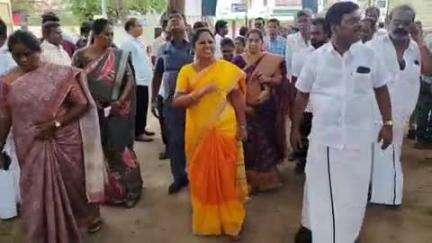 தாராபுரம்: சித்ராவுத்தன்பாளையம் உள்ளிட்ட பல்வேறு பகுதிகளில் உள்ள பள்ளிகளுக்கு கூடுதல் வகுப்பறை கட்டிடங்களை திறந்து வைத்த அமைச்சர்கள்