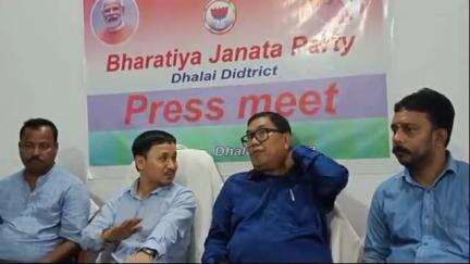 আমবাসা: প্রাক্তন মুখ্যমন্ত্রী মানিক সরকারের বিরুদ্ধে তীব্র ক্ষোভ উগরে দিলেন বিজেপি ধলাই জেলা কমিটি