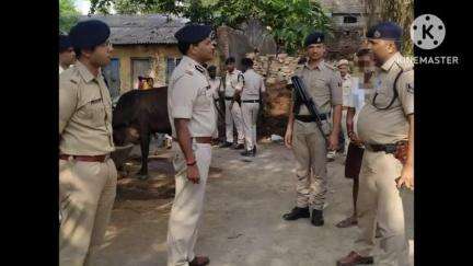 छपरा: भगवान बाजार थाना क्षेत्र में युवक की हत्या, एसएसपी और ग्रामीण एसपी ने घटनास्थल का किया निरीक्षण