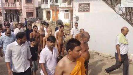 आसपुर: आचार्य सुनील सागर जी का आसपुर में भव्य मंगल प्रवेश, समाज जनों ने किया स्वागत
