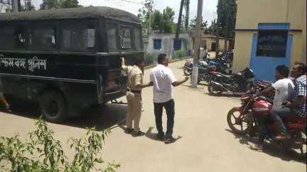 নাকাশিপাড়া: গ্রেপ্তারি পরোয়ানা জারি হওয়ায় নাকাশীপাড়ার বিভিন্ন জায়গা থেকে গ্রেপ্তার 10 জন, পেশ আদালতে