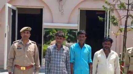पलिया: भीरा कोतवाली पुलिस ने आबकारी अधिनियम के तहत वारंटी चल रहे तीन अभियुक्तों को अलग-अलग स्थानों से किया गिरफ्तार