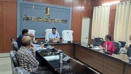 पाली: जिला कलेक्टर सभागार में 20 सूत्रीय कार्यक्रम को लेकर जिला कलेक्टर की अध्यक्षता में बैठक आयोजित हुई