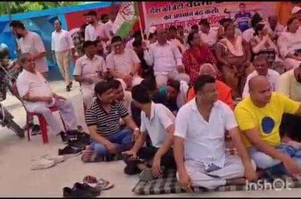 हरिद्वार: वंदना कटारिया स्टेडियम का नाम बदलने से नाराज कांग्रेसियों का धरना छठे दिन भी जारी, कई विधायक और नेता पहुंचे रौशनाबाद