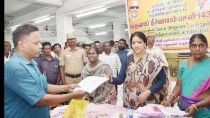 உத்திரமேரூர்: உத்திரமேரூர் வட்டாட்சியர் அலுவலகத்தில் நடைபெற்ற 1434-ஆம் பசலி ஆண்டுக்கான வருவாய் தீர்வாயத்தில் மாவட்ட ட்சியர் பங்கேற்பு