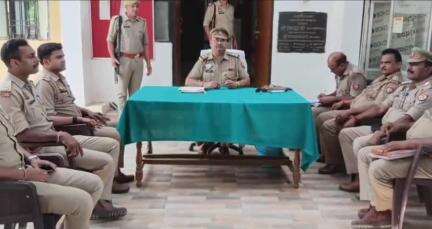 सगड़ी: जीयनपुर सहित जनपद के सभी थानों पर प्रभारियों ने पुलिसकर्मियों के साथ बैठक की, सुनी गई समस्याएं और दिए गए निर्देश