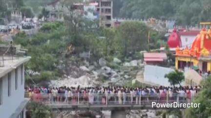 नैनीताल: कैंची धाम में 15 जून को स्थापना दिवस से पहले श्रद्धालुओं की भीड़ उमड़ने लगी, सुबह पांच बजे से लगी लंबी कतार