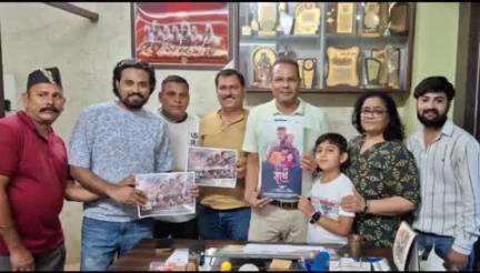ऋषिकेश: AGM ऑफिस पहुंची 'दवी होला जब साथ', गढ़वाली फिल्म की यूनिट शुक्रवार से करेगी फिल्म का प्रदर्शन, पोस्टर का हुआ लोकार्पण