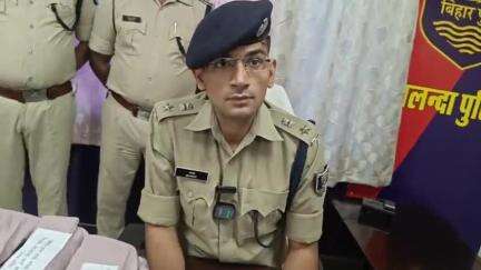 बिहार थाना अंतर्गत छापेमारी कर भारी मात्रा में अवैध आग्नेयास्त्र एवं कारतूस बरामद कर अपराधी अखलाखुर रहमान उर्फ अकबर मलिक की गिरफ्तारी के संबंध में।