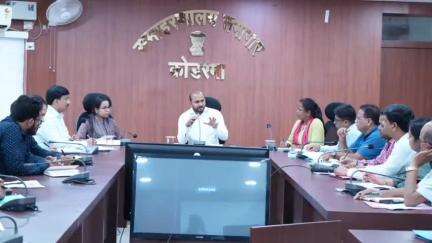 कोडरमा: उपायुक्त ऋतुराज ने ज़िले के पदाधिकारियों के साथ बैठक की, ज़रूरी दिशा-निर्देश दिए