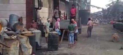 दातागंज: उझानी मेंथा फैक्ट्री में लगी भीषण आग के मामले में मुनेंद्र को खोजने के लिए मलवा हटाने का काम शुरू, नहीं मिला सुराग