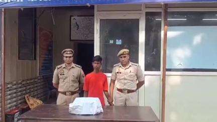 शाहजहांपुर: कोतवाली थाना पुलिस ने 1 अभियुक्त को पीली धातु के चोरी के पतीले के साथ किया गिरफ्तार