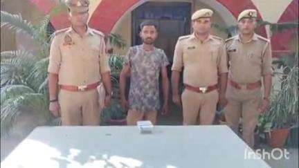 लखीमपुर: सदर कोतवाली पुलिस ने छीनैती मामले में एक आरोपी को चोरी की बाइक और ₹9620 नगद के साथ रुद्रपुर मार्ग से किया गिरफ्तार