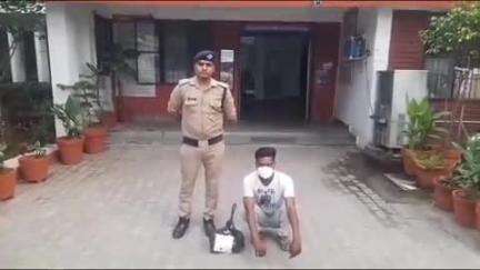 ऋषिकेश: परशुराम चौक के पास से शराब तस्करी के आरोप में एक अभियुक्त वीरेंद्र कश्यप को किया गया गिरफ्तार