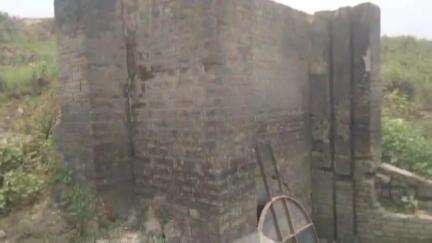 डुमरियागंज: मैनहा भितरी कठौतिया गांव के बीच बने सायफन में दरारें पड़ने से लोगपरेशान अभियंता ने कहा कि शीघ्र होगी मरम्मत #jansamasya