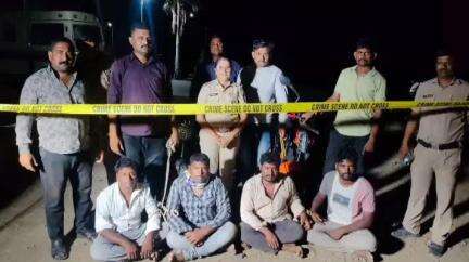 जळगाव: हातेड गावाजवळ दरोडा टाकण्याच्या प्रयत्नात असलेल्या चार दरोडेखोरांना अटक; चोपडा शहर पोलीसात गुन्हा दाखल