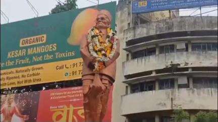 नागपूर शहर: मनपा मुख्यालयात तसेच शंकर नगर येथे मनपातर्फे स्वातंत्र्यवीर सावरकर यांना जयंतीनिमित्त आदरांजली
