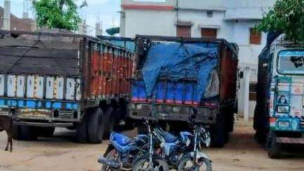 बिश्रामपुर: रेहला पुलिस ने कोयला लदे सात ट्रक पकड़े, कागजात का हो रहा सत्यापन