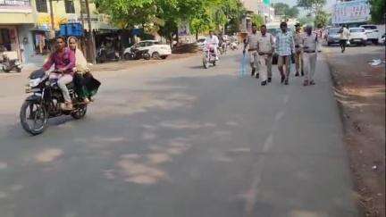 हरदा: आरक्षक से धक्का-मुक्की करने वाला गिरफ्तार, दुकान बंद कराने पर किया था विवाद, पुलिस कोर्ट तक पैदल लाई