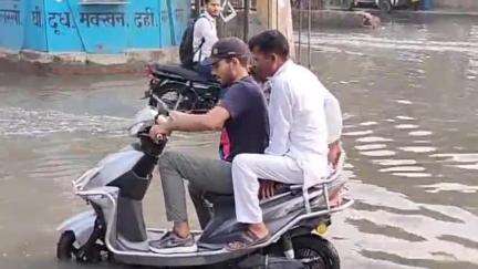 हिसार: ऑटो मार्केट व जिंदल पार्क के पास सिवरेज का पानी इकट्ठा होने के चलते लोग हुए परेशान
#jansamasya