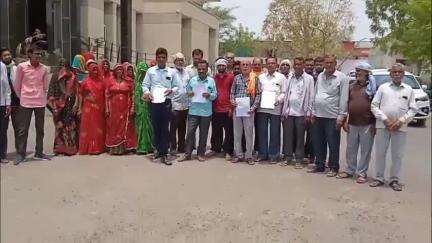 चूरू: वार्ड संख्या 60 के लोगों ने पानी, बिजली की समस्या के समाधान के लिए एडीएम को ज्ञापन सौंपा, धरना प्रदर्शन की चेतावनी
