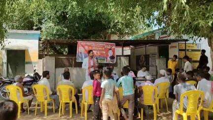 136 ददरौल विधानसभा में जनता के बीच संबोधित करते हुए जिला महानगर उपाध्यक्ष छोटे भाई असलम खान 136 ददरौल विधानसभा शाहजहांपुर।