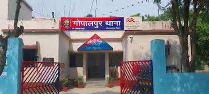 कुचायकोट: तिवारी खरेया गांव के पास उत्तर प्रदेश से सिवान तिलक में जा रहा बाइक सवार अनियंत्रित होकर गिरा