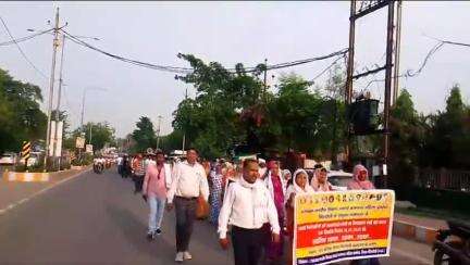 सिंगरौली: विभिन्न समस्याओं को लेकर अजाक्स के बैनर तले सफाईकर्मियों ने निगमायुक्त को ज्ञापन सौंपा