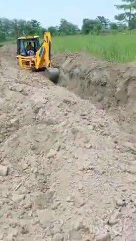 धौरहरा: ग्राम प्रधान व सचिव ने चकमार्ग की भूमि पर खुदवाया नाला, ग्रामीणों ने वीडियो बनाकर किया वायरल