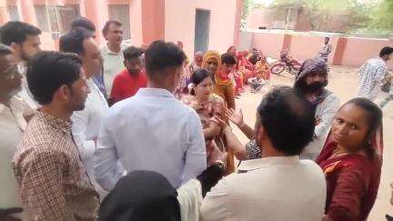 बीकानेर: पानी की किल्लत से परेशान लोगों ने नया शहर पानी की टंकी पर किया विरोध प्रदर्शन
#jansamasya