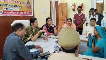 बस्ती: बस्ती सर्किट हाउस में राज्य महिला आयोग की सदस्य एकता सिंह ने की जनसुनवाई, दिए निर्देश