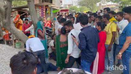 कुंडा: नया पुरवा नहर पुल के पास बर्फ लदे मालवाहक की टक्कर से दो बाइक सवार युवक घायल