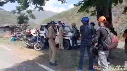सतपुली: NH 534 सतपुली पौड़ी रोड पर एस आई रियाज अहमद ने 7 वाहन चालकों के लिए ₹3500 का चालान वसूला, बुधवार को 6 बजे