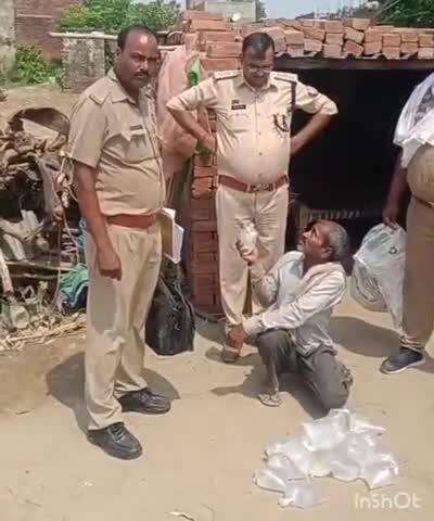 धनघटा: हैसर बाजार में आबकारी विभाग और धनघटा पुलिस की छापेमारी में 22 लीटर अवैध शराब बरामद, दो अभियोग पंजीकृत