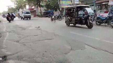 बेल्थरा रोड: तहसील के समीप ही चौकियां अखोप मार्ग की सड़क हुई क्षतिग्रस्त, अधिवक्ता एवं ग्रामीणों ने की मरम्मत की मांग #jansamasya