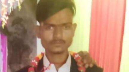 किशनगंज: भंवरगढ हाईवे पर घायल पद यात्री की उपचार के दौरान हुई मौत, गमगीन माहौल में किया गया अंतिम संस्कार